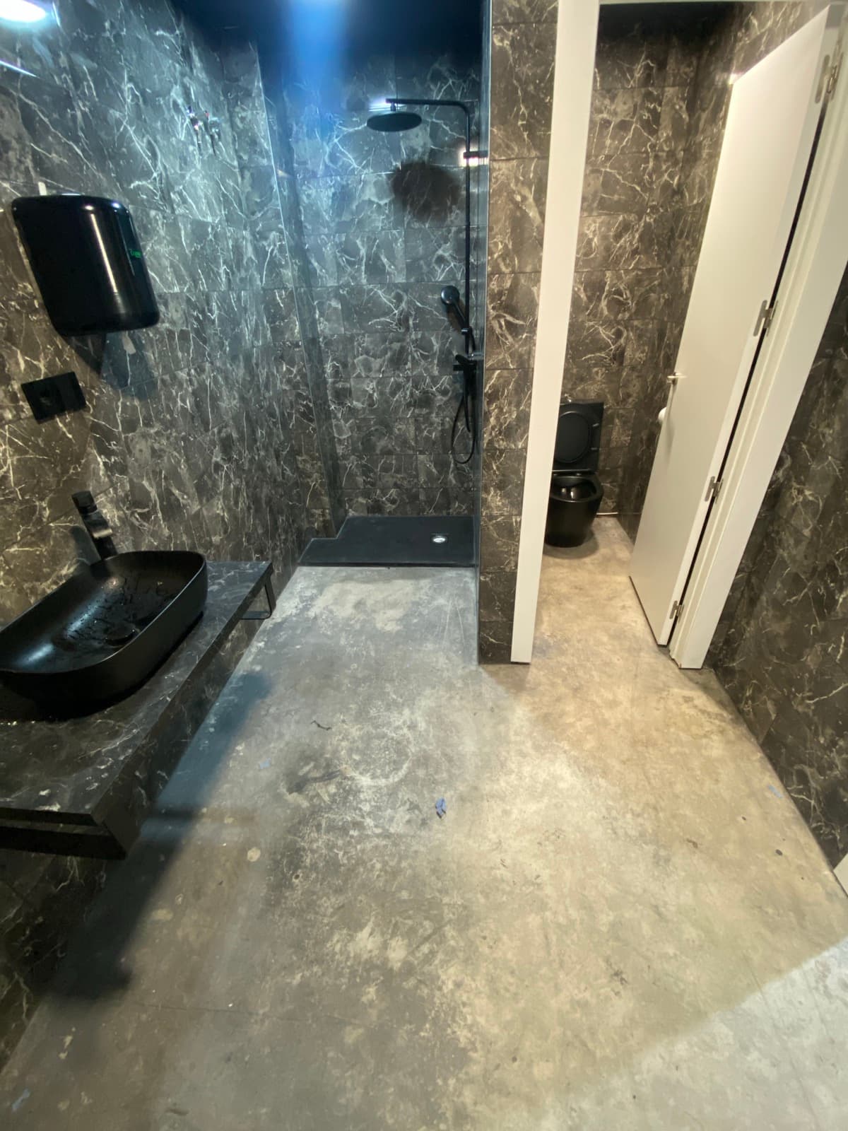 Baño · Mármol negro
