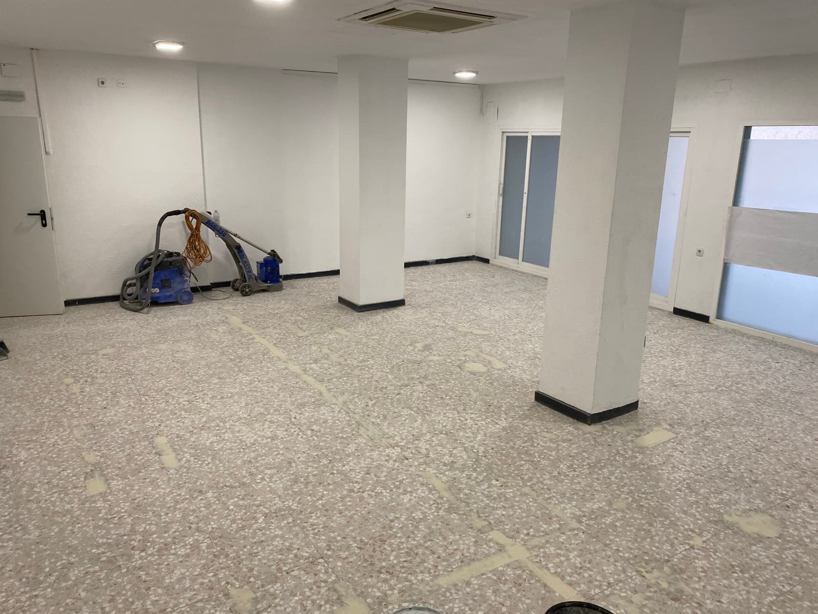 Local comercial · Gris satinado