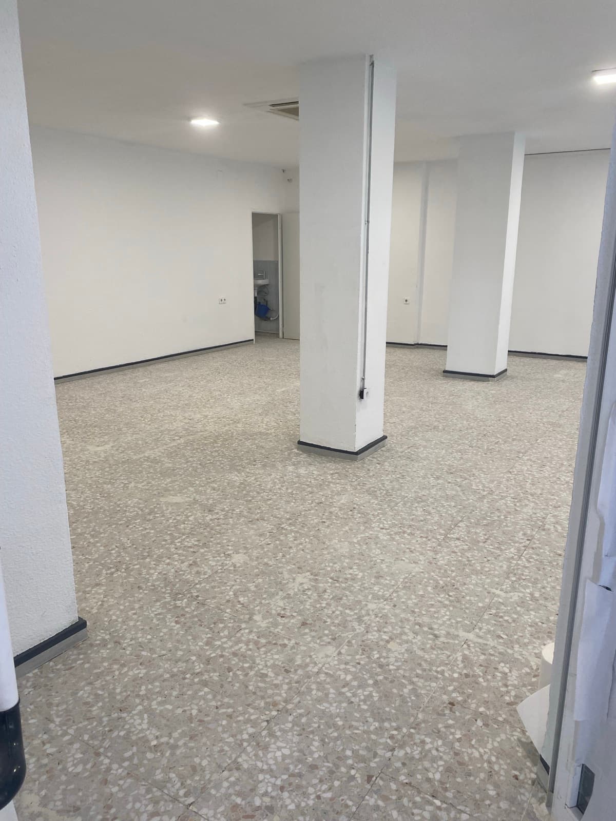 Local comercial · Gris satinado